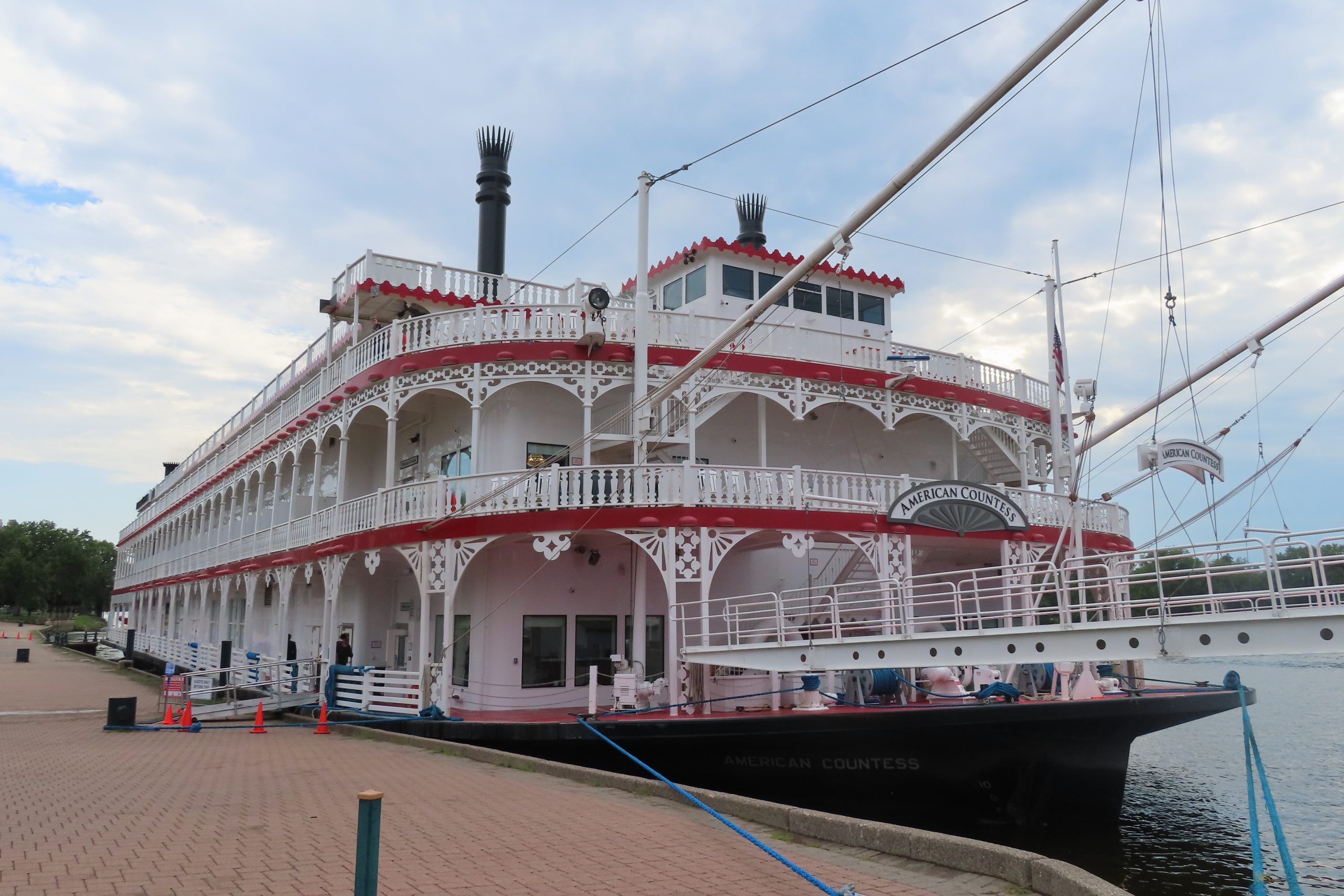 La Crosse, WI Rollin' On The River Charming RV Adventures